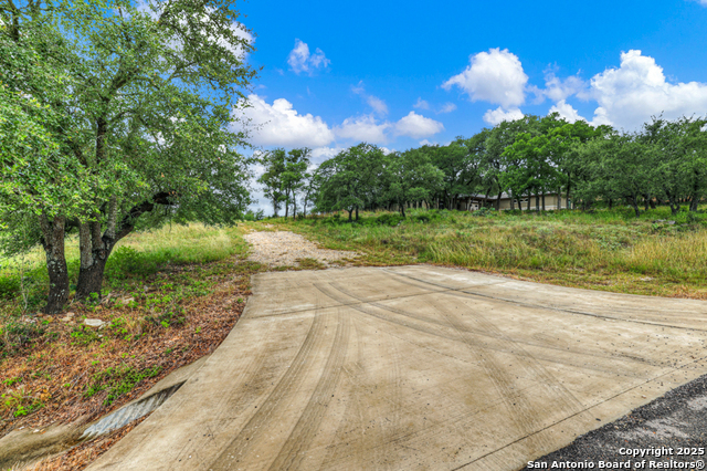 Listing photo id 38 for 835 Shady Hollow