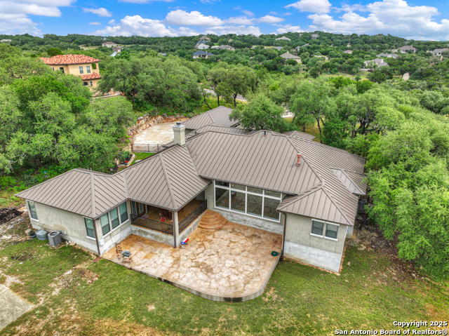 Listing photo id 40 for 835 Shady Hollow