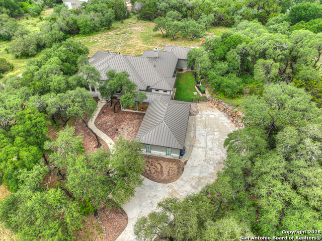 Listing photo id 41 for 835 Shady Hollow