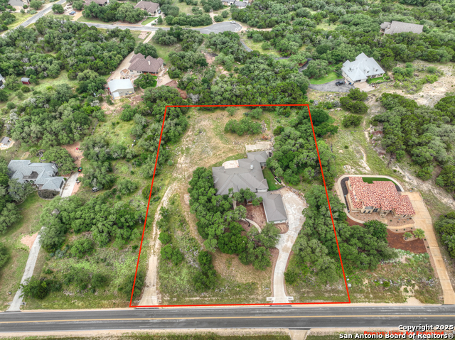 Listing photo id 44 for 835 Shady Hollow