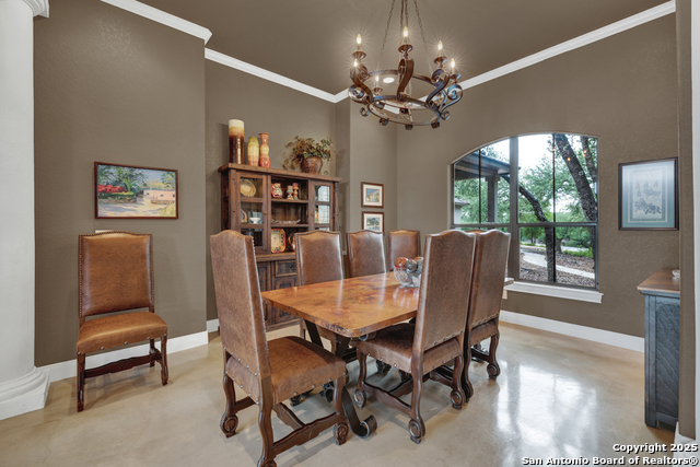 Listing photo id 3 for 835 Shady Hollow