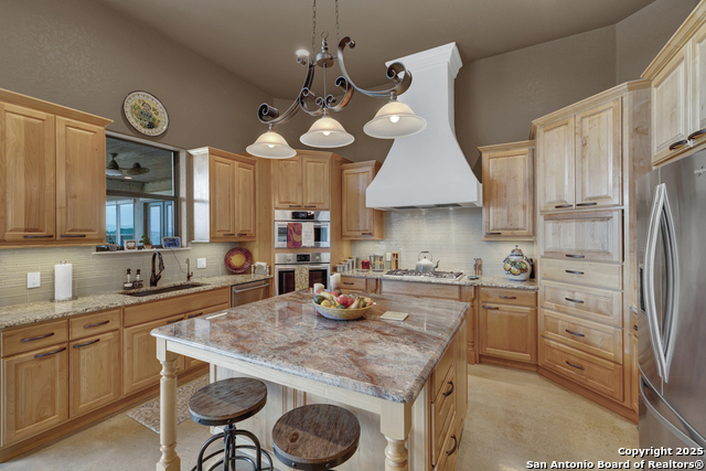 Listing photo id 4 for 835 Shady Hollow