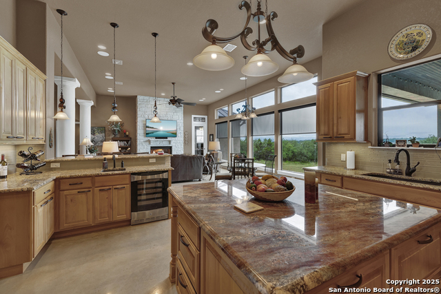 Listing photo id 5 for 835 Shady Hollow