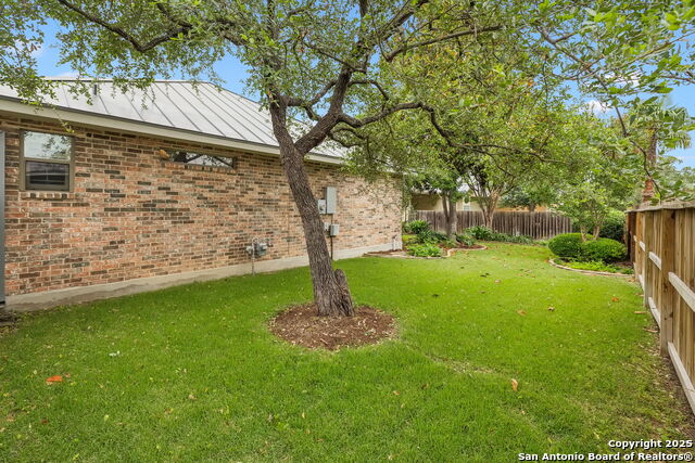 Listing photo id 100 for 126 Calais Way