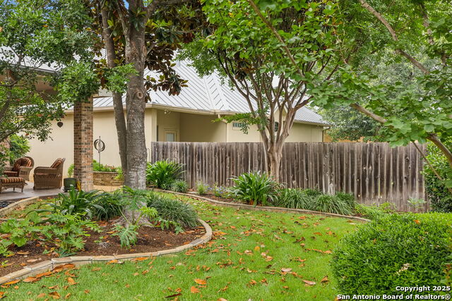 Listing photo id 104 for 126 Calais Way