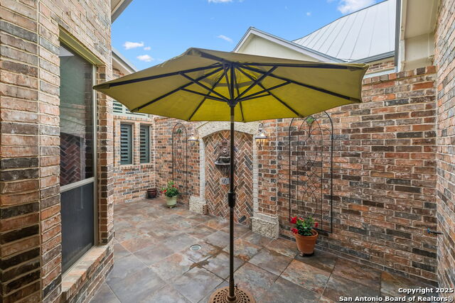 Listing photo id 105 for 126 Calais Way