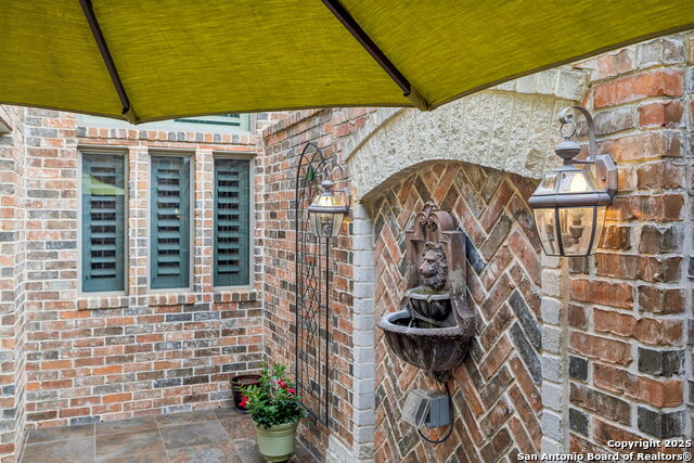 Listing photo id 107 for 126 Calais Way