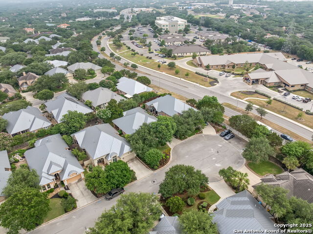 Listing photo id 115 for 126 Calais Way