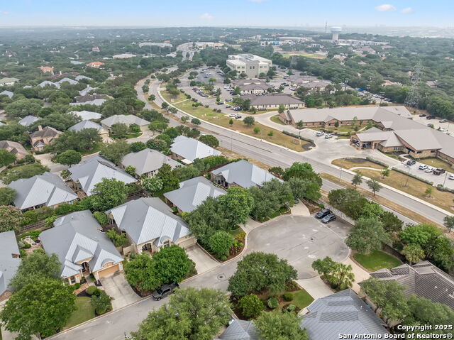 Listing photo id 116 for 126 Calais Way