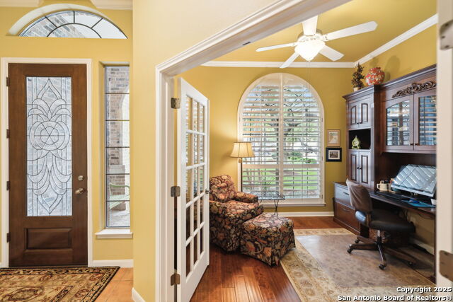 Listing photo id 10 for 126 Calais Way