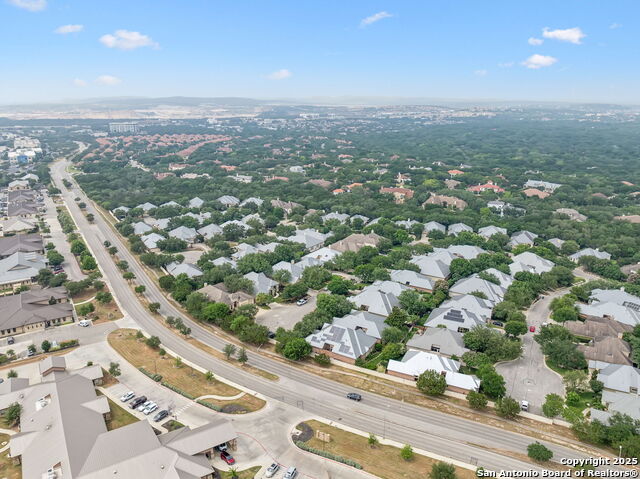 Listing photo id 120 for 126 Calais Way