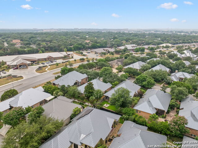 Listing photo id 122 for 126 Calais Way