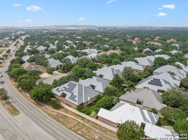 Listing photo id 123 for 126 Calais Way