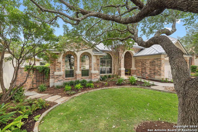 Listing photo id 0 for 126 Calais Way