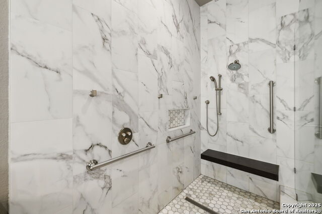 Listing photo id 42 for 126 Calais Way