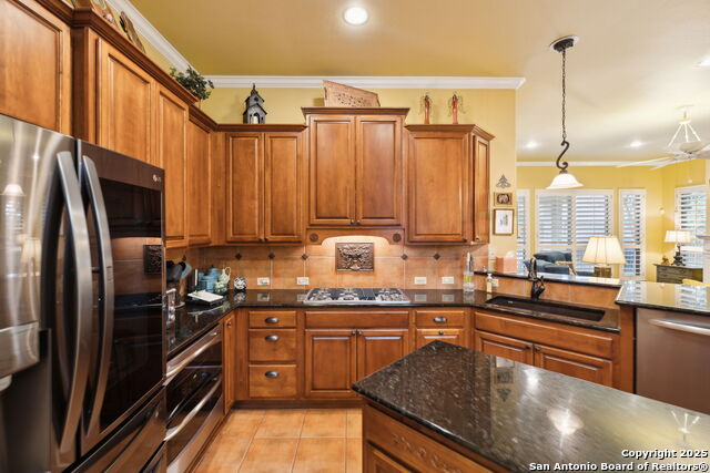 Listing photo id 74 for 126 Calais Way