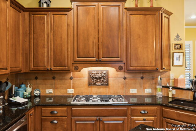 Listing photo id 75 for 126 Calais Way