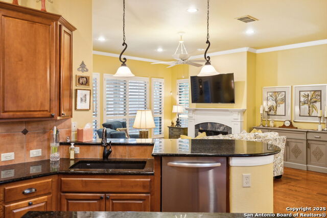 Listing photo id 76 for 126 Calais Way
