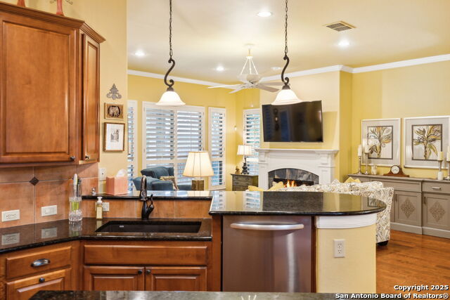 Listing photo id 77 for 126 Calais Way