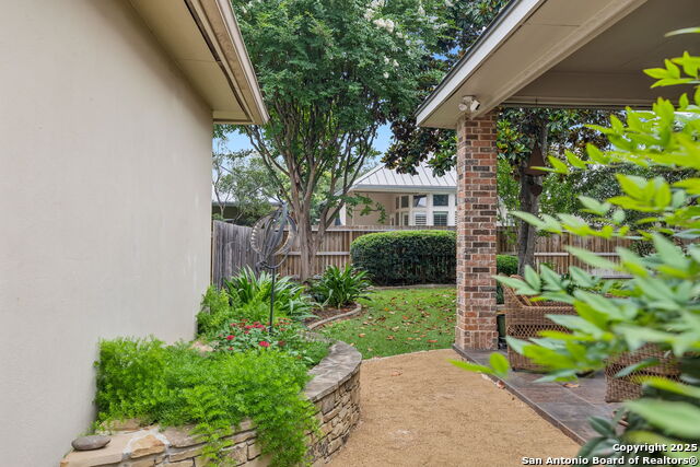 Listing photo id 92 for 126 Calais Way