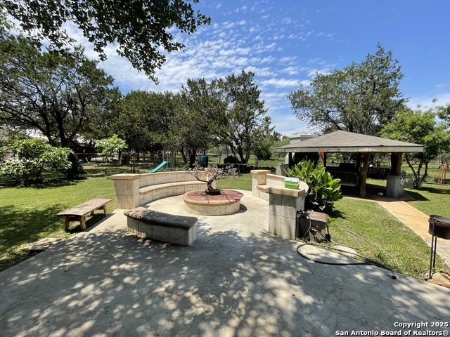 Image 4 of 50 For 450 Georg Oaks