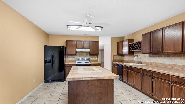 Listing photo id 8 for 4714 Irish Elm
