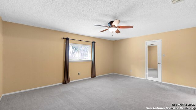 Listing photo id 13 for 4714 Irish Elm