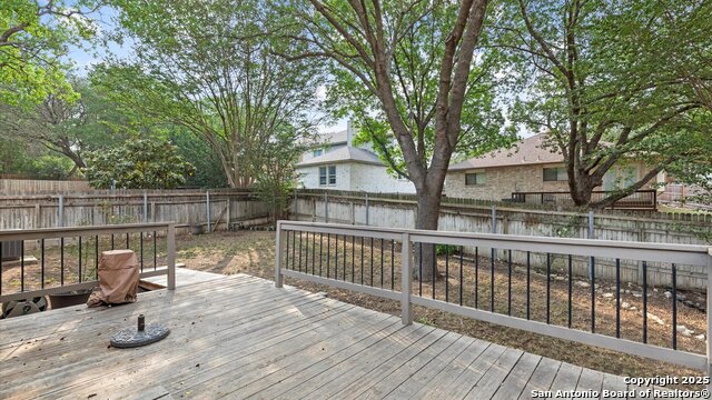 Listing photo id 23 for 4714 Irish Elm