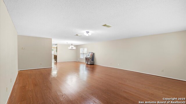 Listing photo id 2 for 4714 Irish Elm
