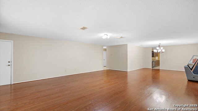 Listing photo id 3 for 4714 Irish Elm