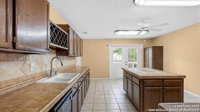 Listing photo id 5 for 4714 Irish Elm