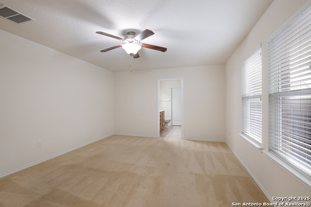Listing photo id 11 for 6015 Wisteria Hl