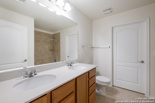 Listing photo id 14 for 6015 Wisteria Hl