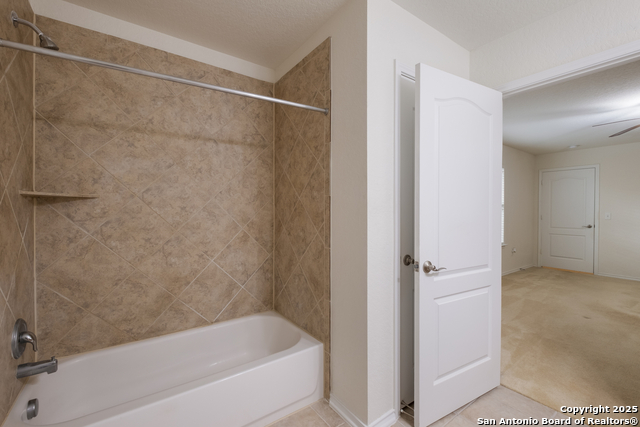 Listing photo id 16 for 6015 Wisteria Hl