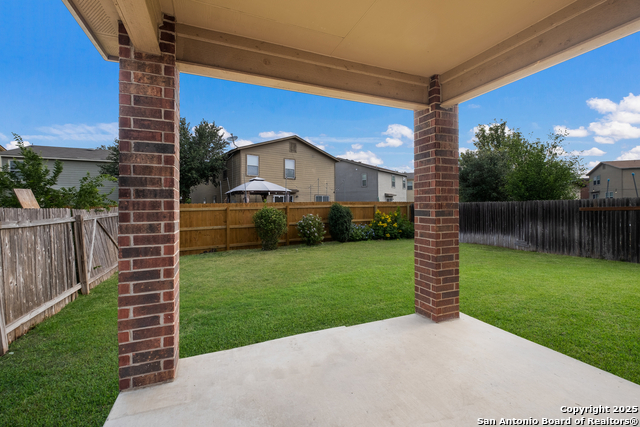 Listing photo id 25 for 6015 Wisteria Hl