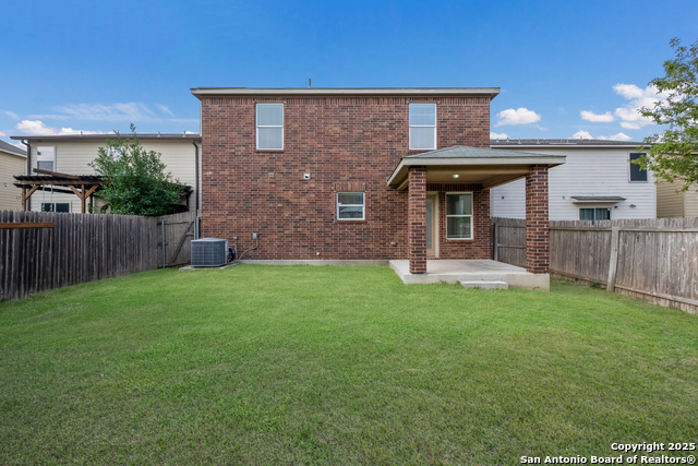 Listing photo id 27 for 6015 Wisteria Hl