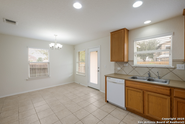 Listing photo id 4 for 6015 Wisteria Hl