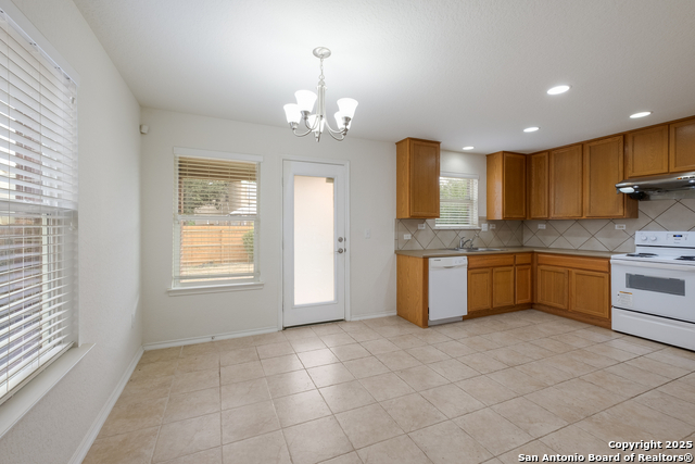 Listing photo id 6 for 6015 Wisteria Hl