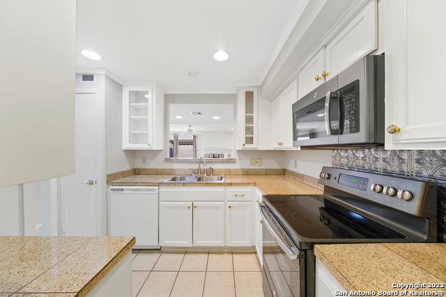 Image 10 of 29 For 11303 Vance Jackson Rd  Apt L