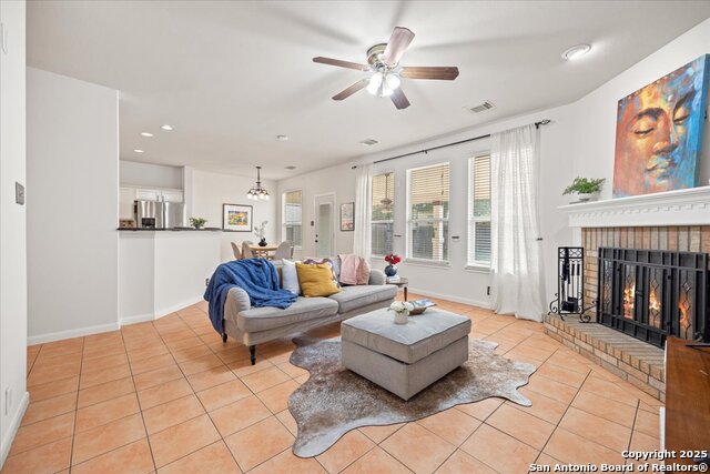 Listing photo id 8 for 2530 Lakehills