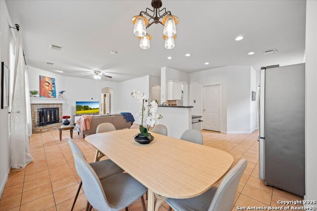 Listing photo id 10 for 2530 Lakehills