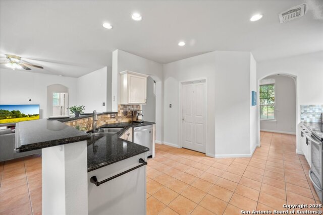 Listing photo id 11 for 2530 Lakehills