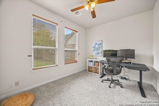 Listing photo id 14 for 2530 Lakehills