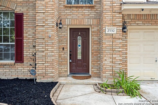 Listing photo id 0 for 2530 Lakehills