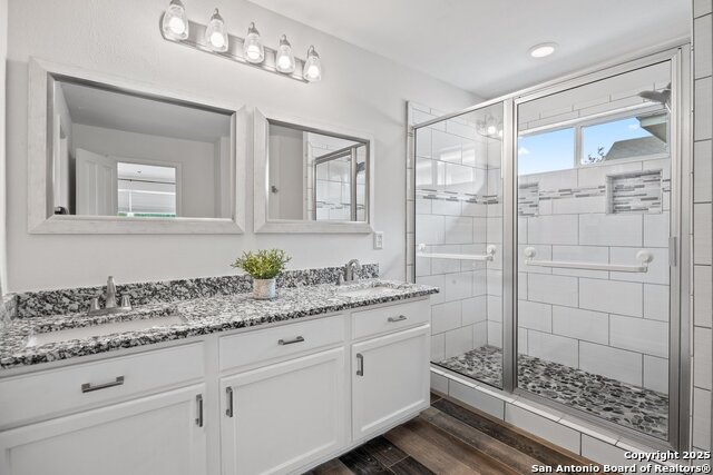 Listing photo id 19 for 2530 Lakehills