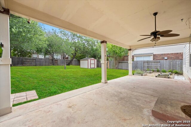Listing photo id 23 for 2530 Lakehills