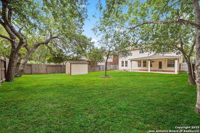 Listing photo id 26 for 2530 Lakehills