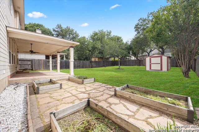 Listing photo id 27 for 2530 Lakehills