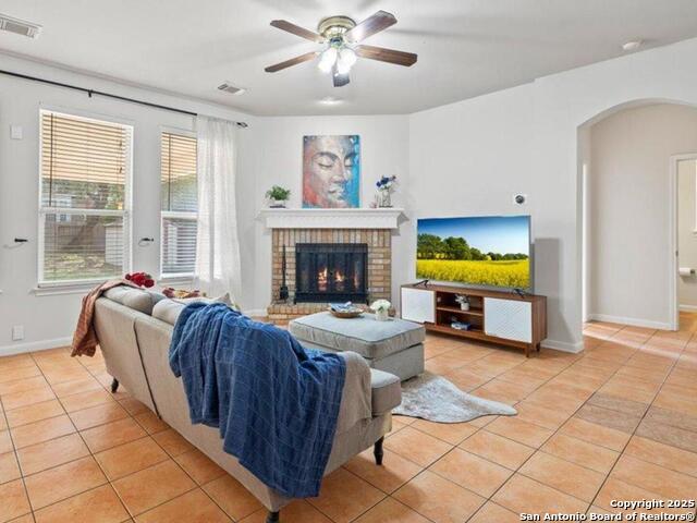 Listing photo id 1 for 2530 Lakehills