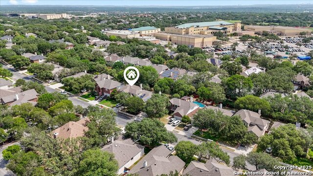 Listing photo id 33 for 2530 Lakehills